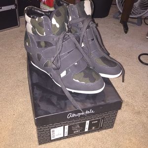 NWT. Aeropostale Camo wedge sneakers