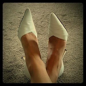 *Bandolino* white sexy pointy toe leather pumps