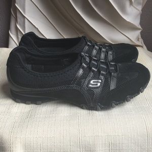 New black Skechers sneakers