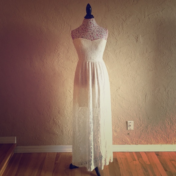 *SOLD* White Lace Sweetheart Maxi Dress