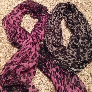 2 Leopard Scarfs!