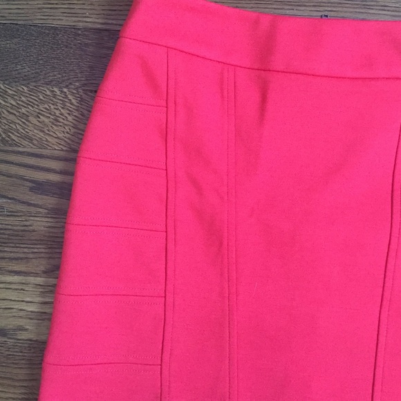 BCBGeneration fitted red skirt - Picture 2 of 4