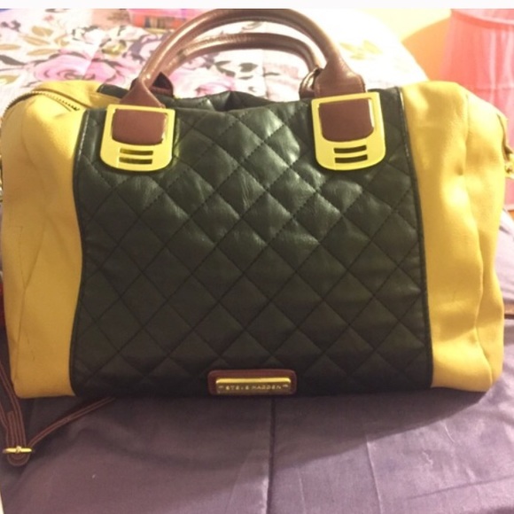 Bundle of 2 purses