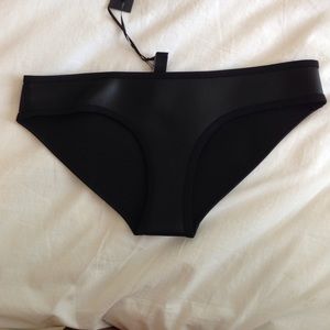 NEW Triangl Winnie- New York Noir bottom