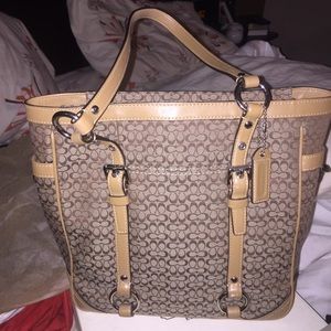 Coach Excellent bucket tan bag. Authentic