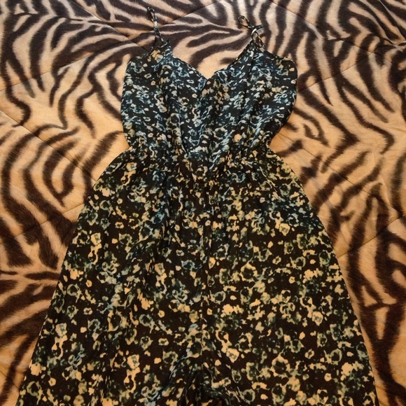 H&M Jumper size 4. Worn twice, No damage.