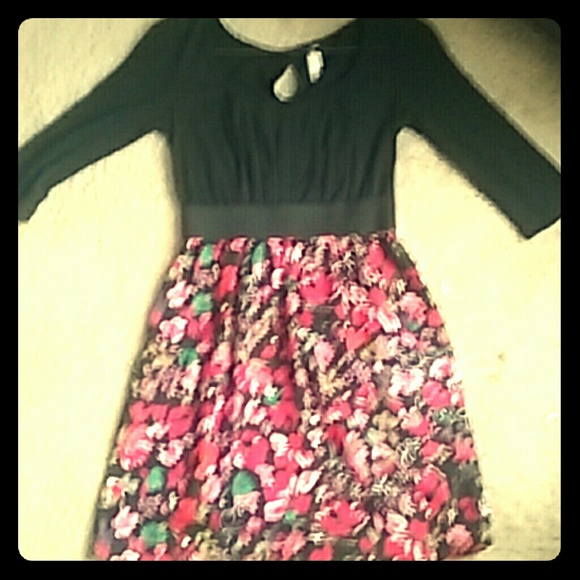 It doesnt fit me i bought it but it wasnt my size