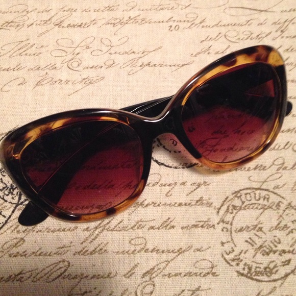 Betsey Johnson Sunglasses!