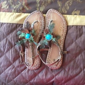 Cute sandals!