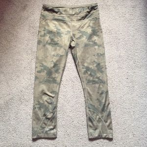 Run: Inspire Crop II *All Full-On Luxtreme - Camo