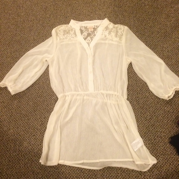 Cream shear shirt. Size small. Mossimo