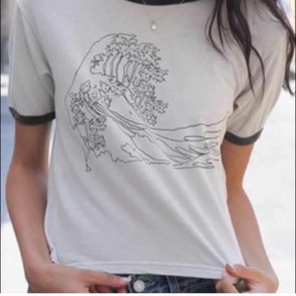 ❌SOLD❌Brandy Melville Wave tee - Picture 2 of 2