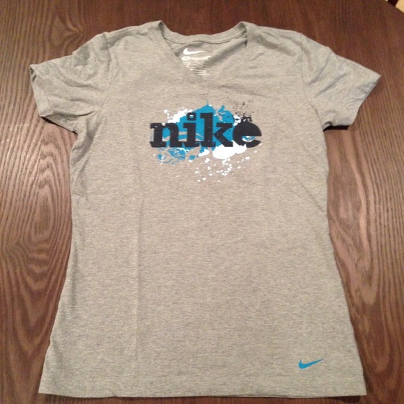Nike Tee - Picture 1 of 2