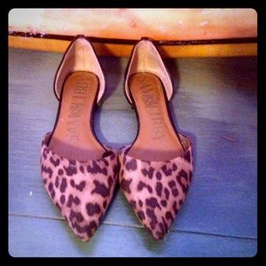 Cute Leopard and black flats