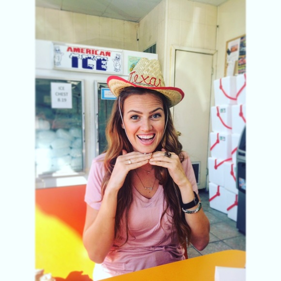 Meet your Posher, Katie - Picture 2 of 4