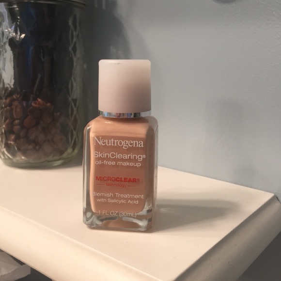 Neutrogena skin clearing foundation