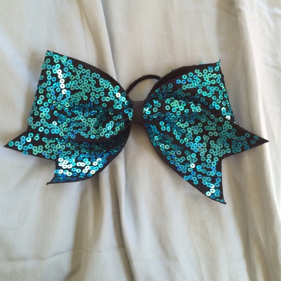 Cheer bow