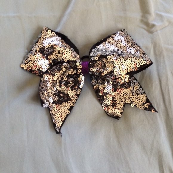 Rock and roll cheer Bow