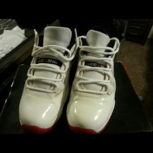 Jordan cherry 11s low