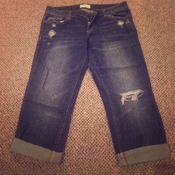 Dark ripped Aéropostale capris. Size 5/6