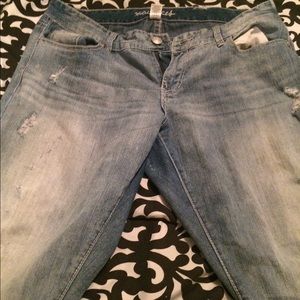 Maurice's distressed denim size 18