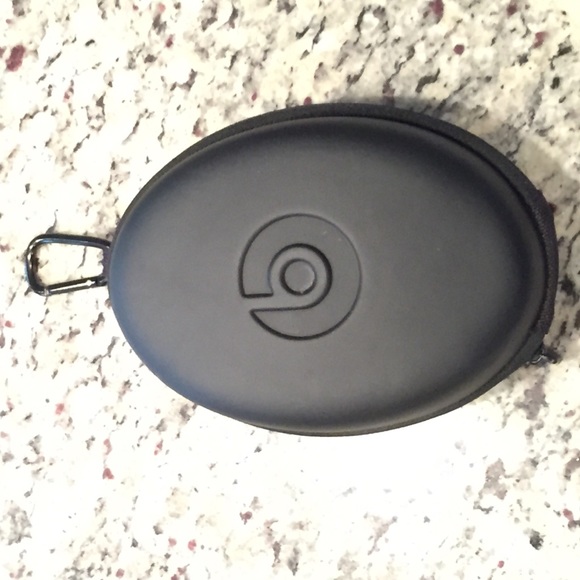 Beats by Dre Hard Cover Carrying Case