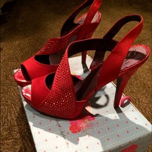 Gorgeous red dress shoe!