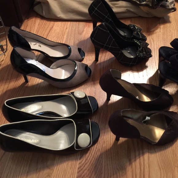 Shoes assorted. - Picture 2 of 3