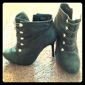 Grey tasseled leather booties