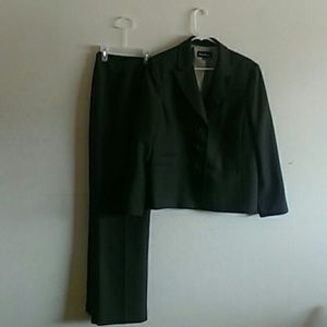 Women's Evan -Picone pantsuit