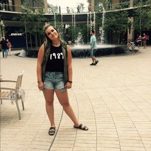 Meet your Posher, Devyn