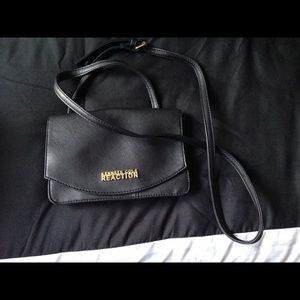 Kenneth Cole Reaction Cross body