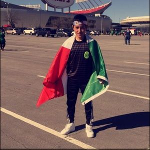 Meet your Posher, Cesar