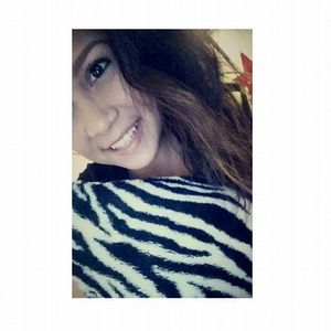 Meet your Posher, Larissa