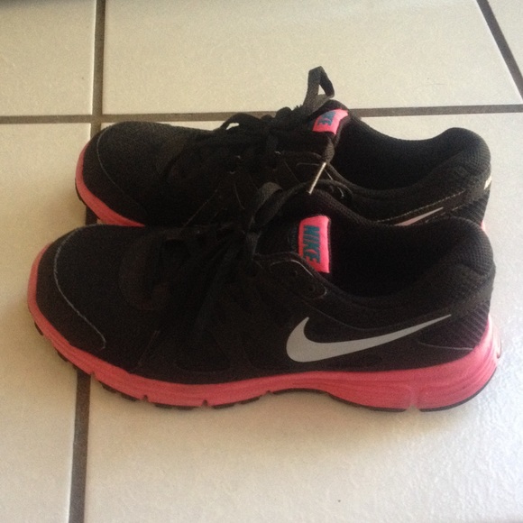 Nike revolution 2