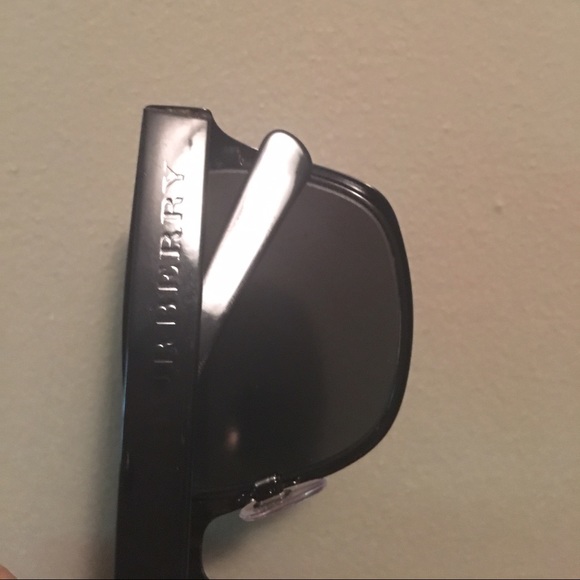 SOLD Black Burberry Sunglasses - Picture 4 of 6