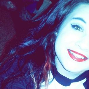 Meet your Posher, Danielle