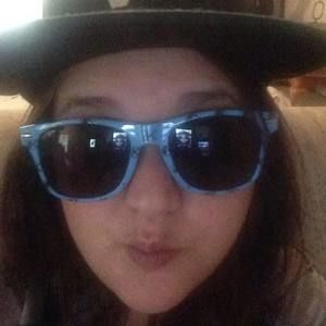 Meet your Posher, Lora