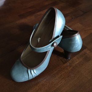 Xhilaration turquoise heel.