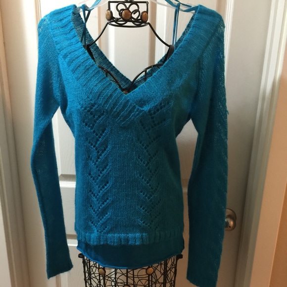 NEW dark teal 2-pc sweater 🌳super soft V neck