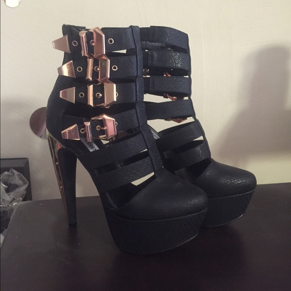 Steve Madden high heels strapped 6.5