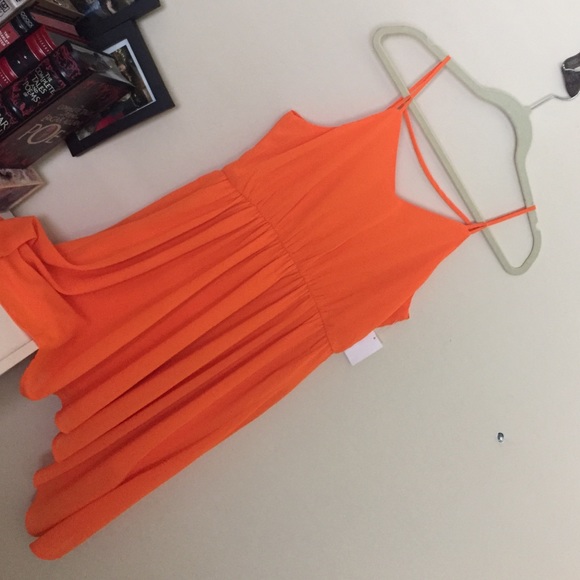 Orange flowy dress. V cut in back. Super cute - Picture 1 of 3