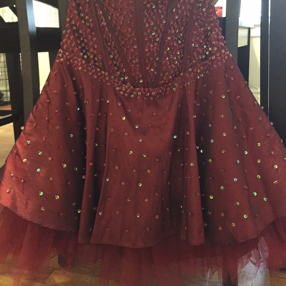 AMAZING DRESS! - Picture 2 of 4