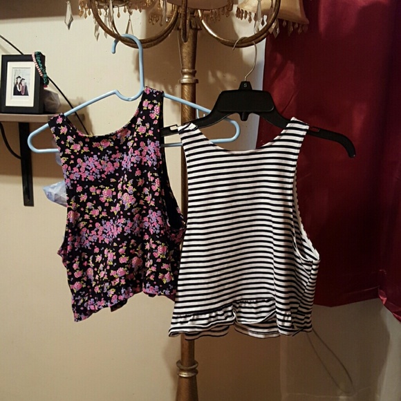 2 Cute Cropped Tops