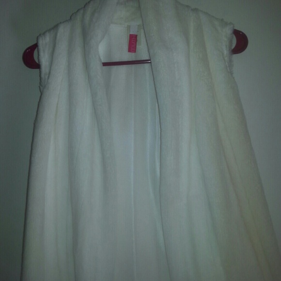 Vest - Picture 1 of 3