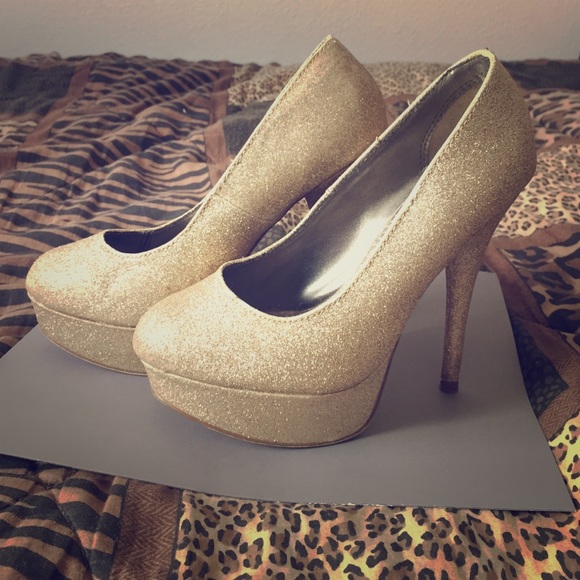 Gold high heel pumps