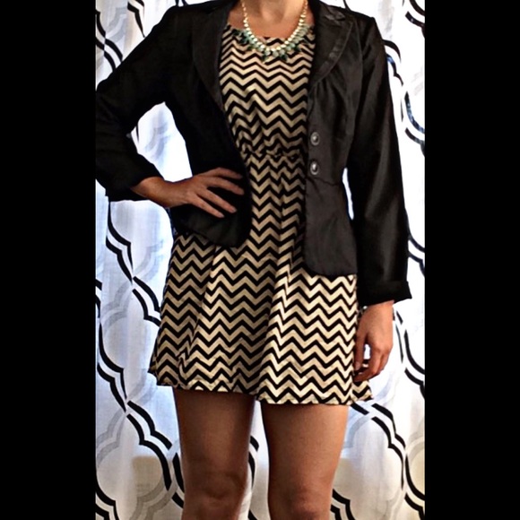 Chevron dress with pockets, cut-out back