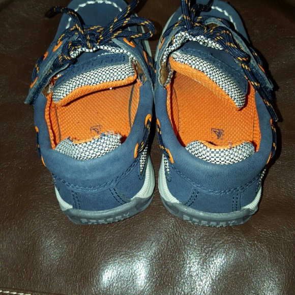 Sperry - Picture 2 of 3