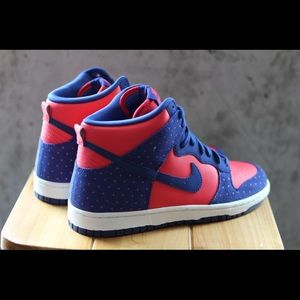 WMNS Nike Dunk High
