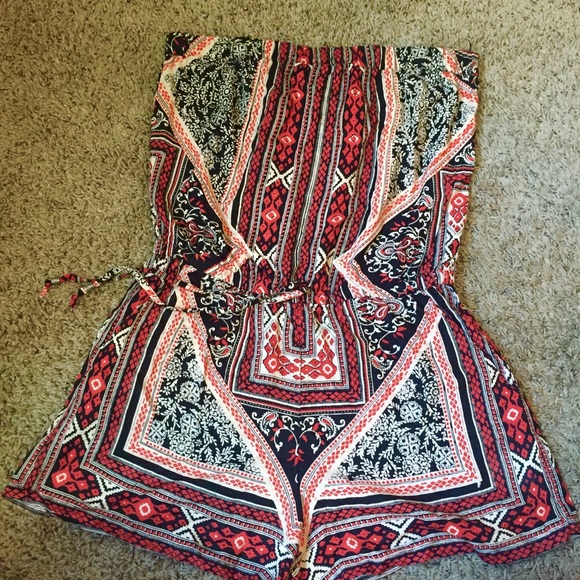 NWT romper with POCKETS! 😍 - Picture 1 of 4